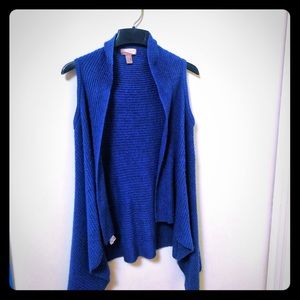 Cozy sleeveless cardigan!
